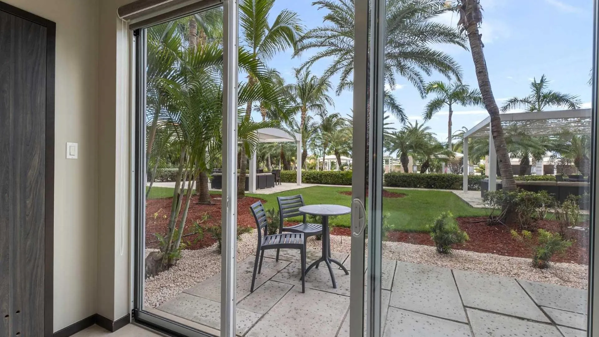 Vakantiehuis Eagle Beach - Garden Breeze 1Br Condo - Lv101 Palm Beach